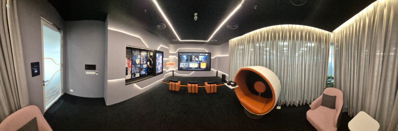 Panoramic Orange Business Executive Briefing Center used to demonstrate environmental automation